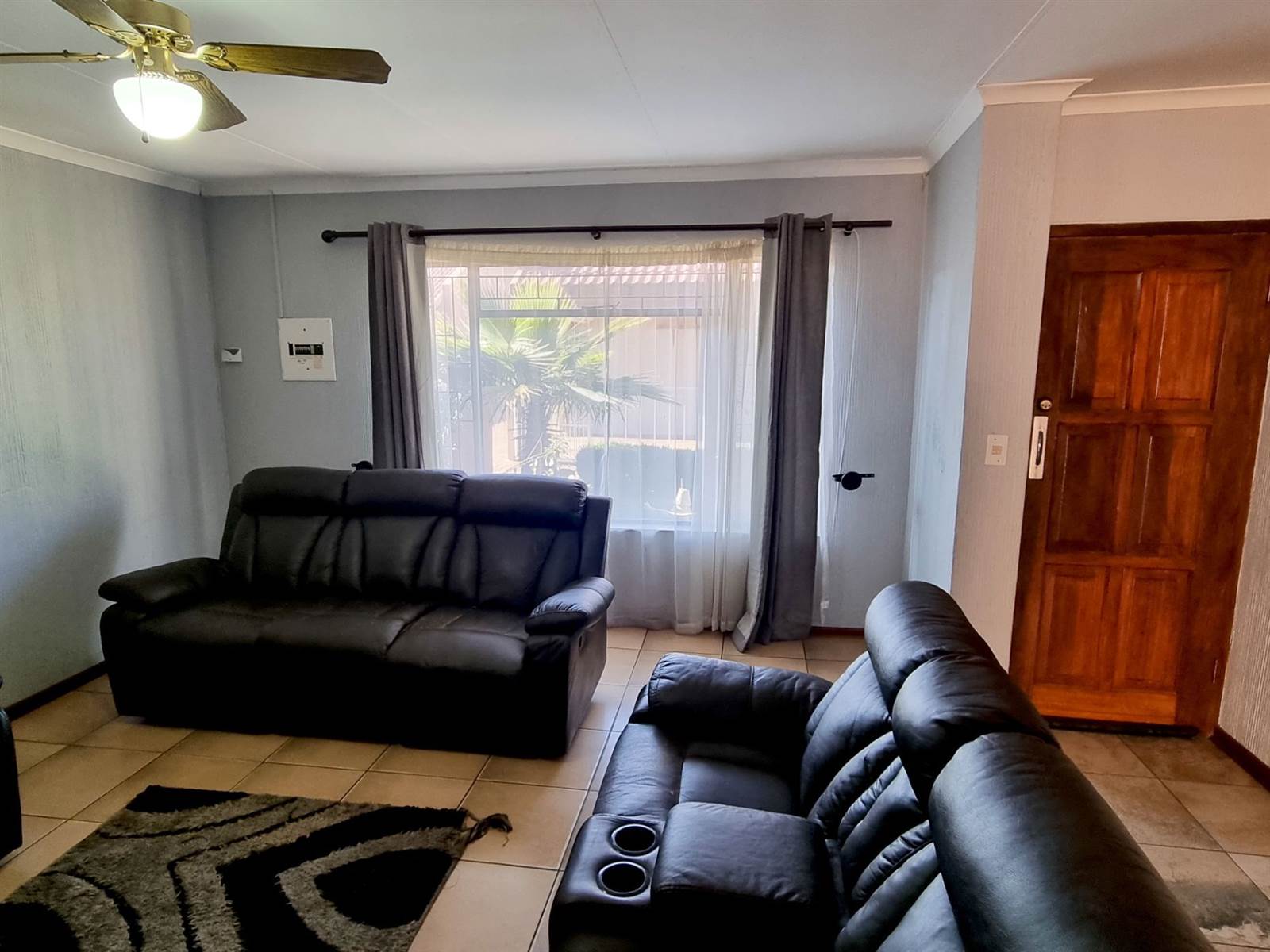 3 Bed Townhouse in Uitsig photo number 13