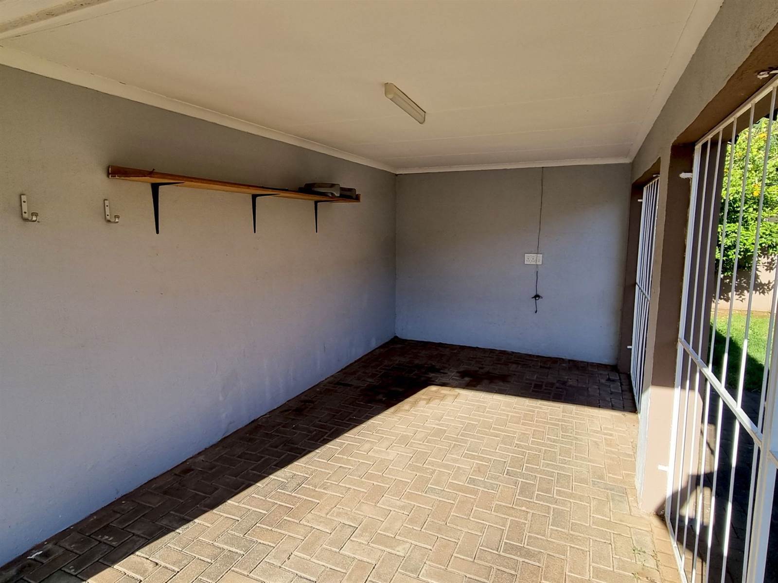 3 Bed Townhouse in Uitsig photo number 5