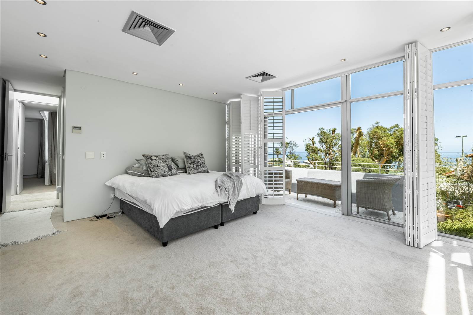 3 Bed Apartment in Camps Bay photo number 5
