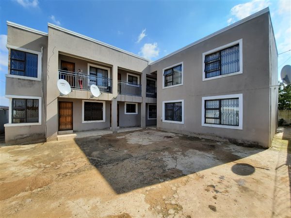 14 Bed House in Mohlakeng