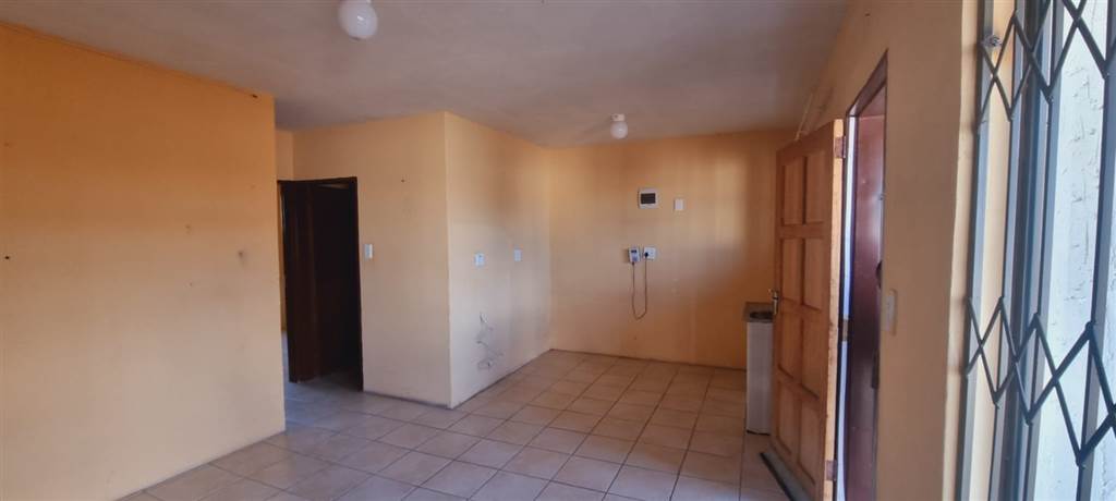 14 Bed House in Mohlakeng photo number 19