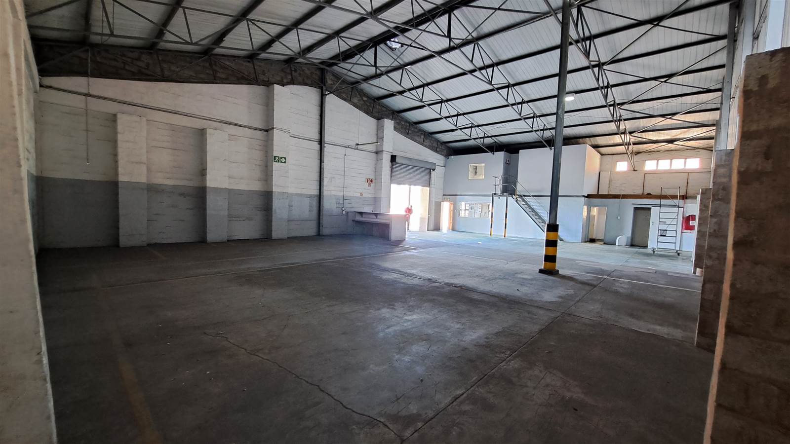 526  m² Industrial space in Hillview photo number 1