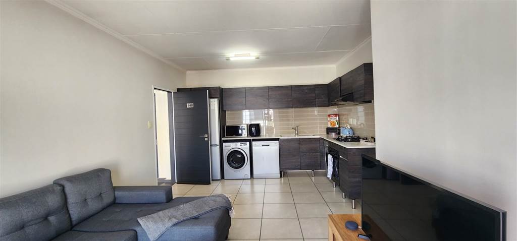 1 Bed Apartment in Petervale photo number 3