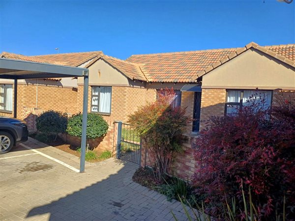3 Bedroom Townhouse 3 Bedroom Townhouse