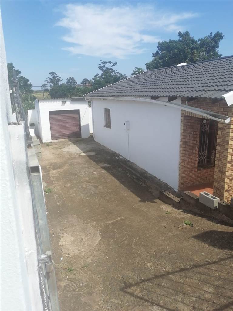 3 Bed House in KwaMashu photo number 4
