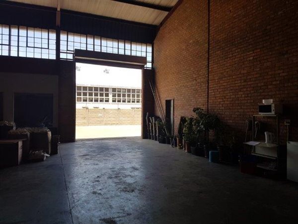 235  m² Industrial space