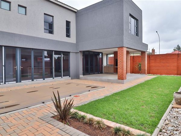 6 Bedroom House 6 Bedroom House