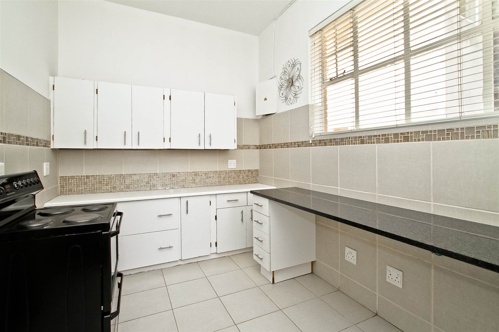 1 Bed Apartment in Illovo photo number 5