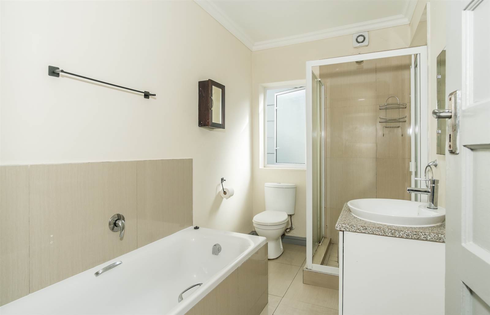 2 Bed Apartment in Muizenberg photo number 5