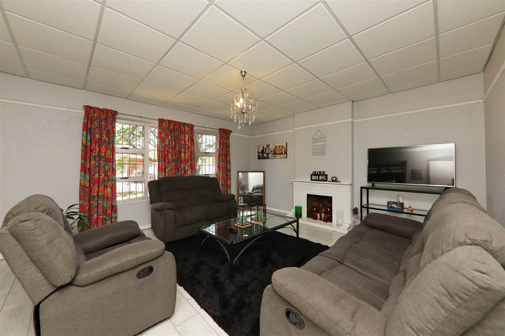 3 Bed House in Kenwyn photo number 5