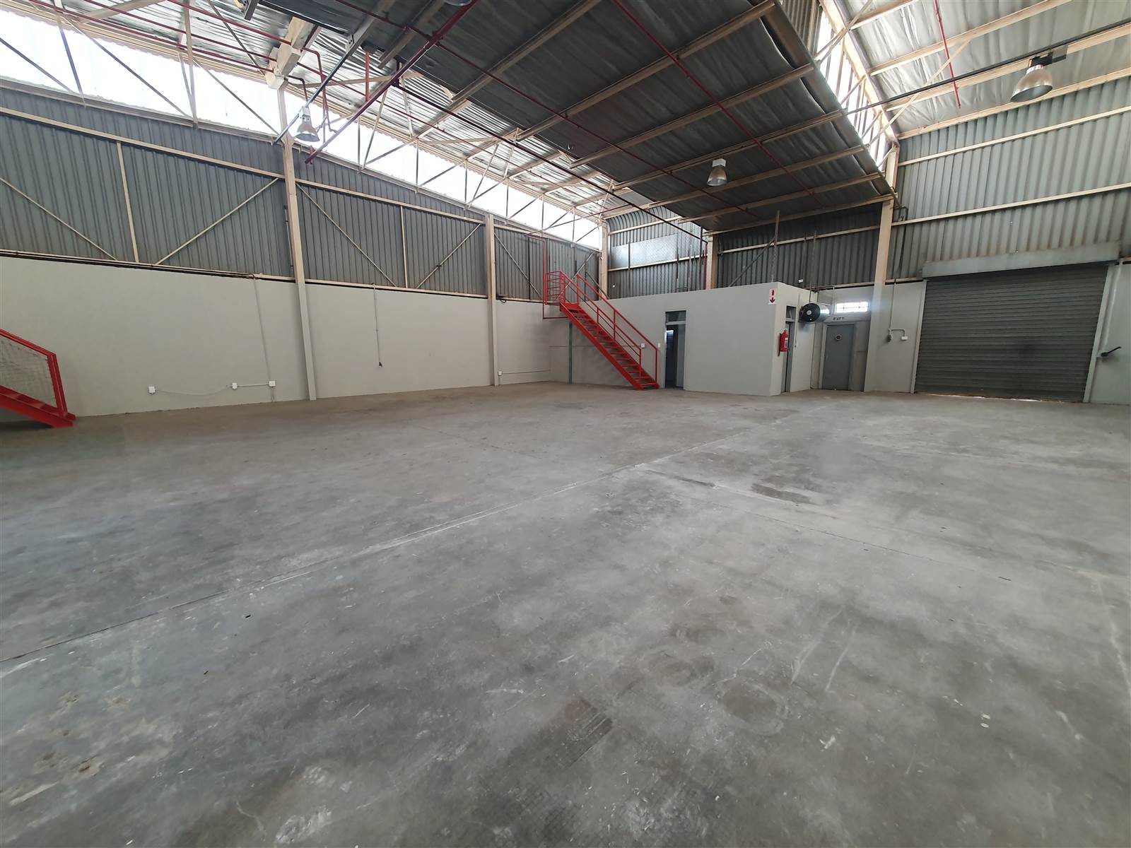 415  m² Industrial space in Selby photo number 4