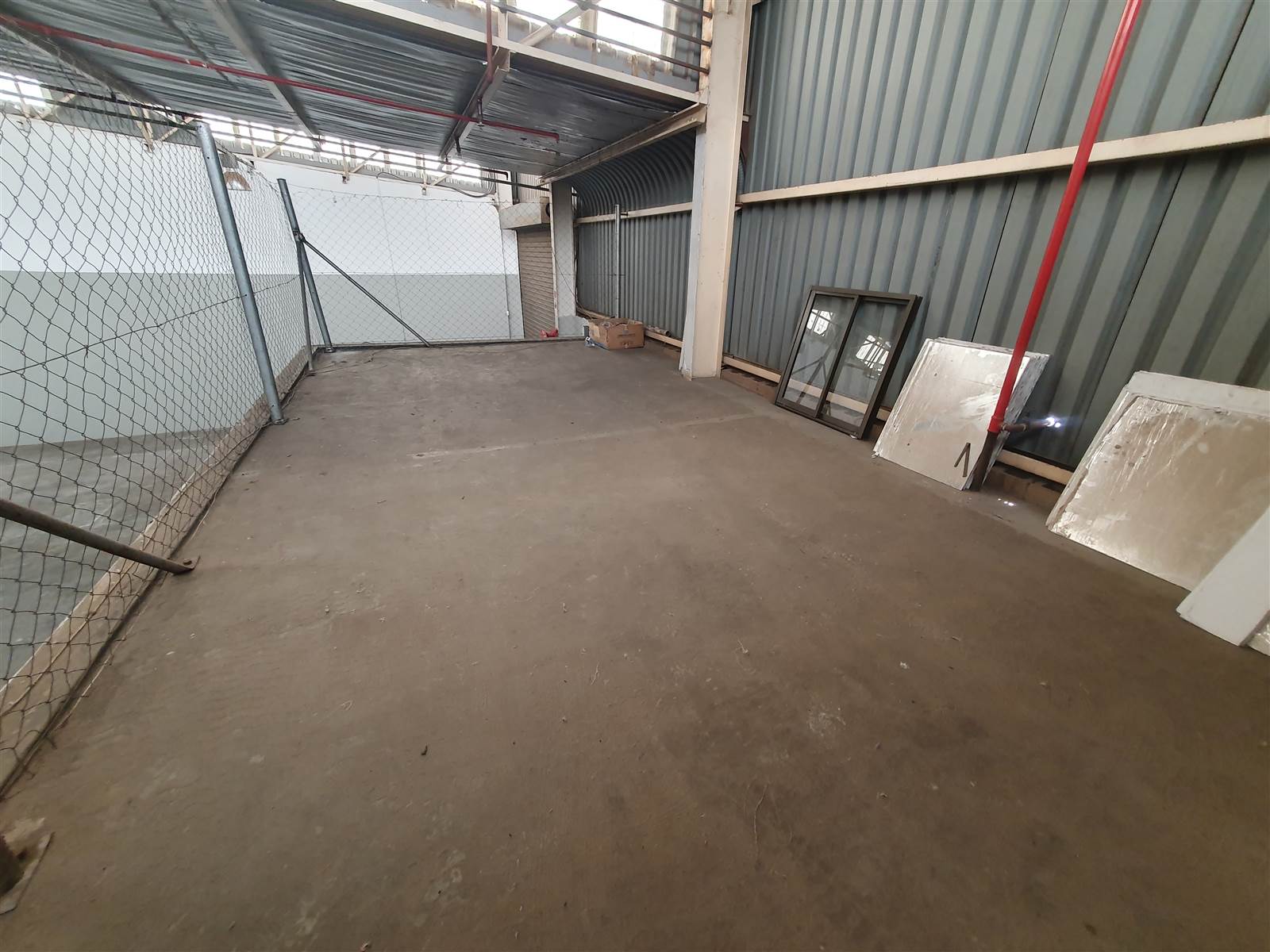 415  m² Industrial space in Selby photo number 9