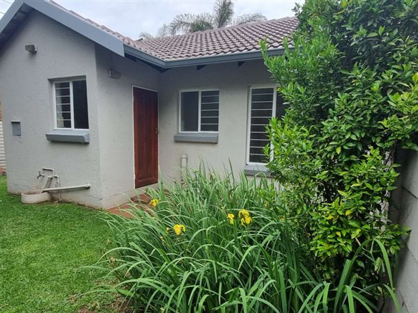 2 Bed Townhouse in Rooihuiskraal North