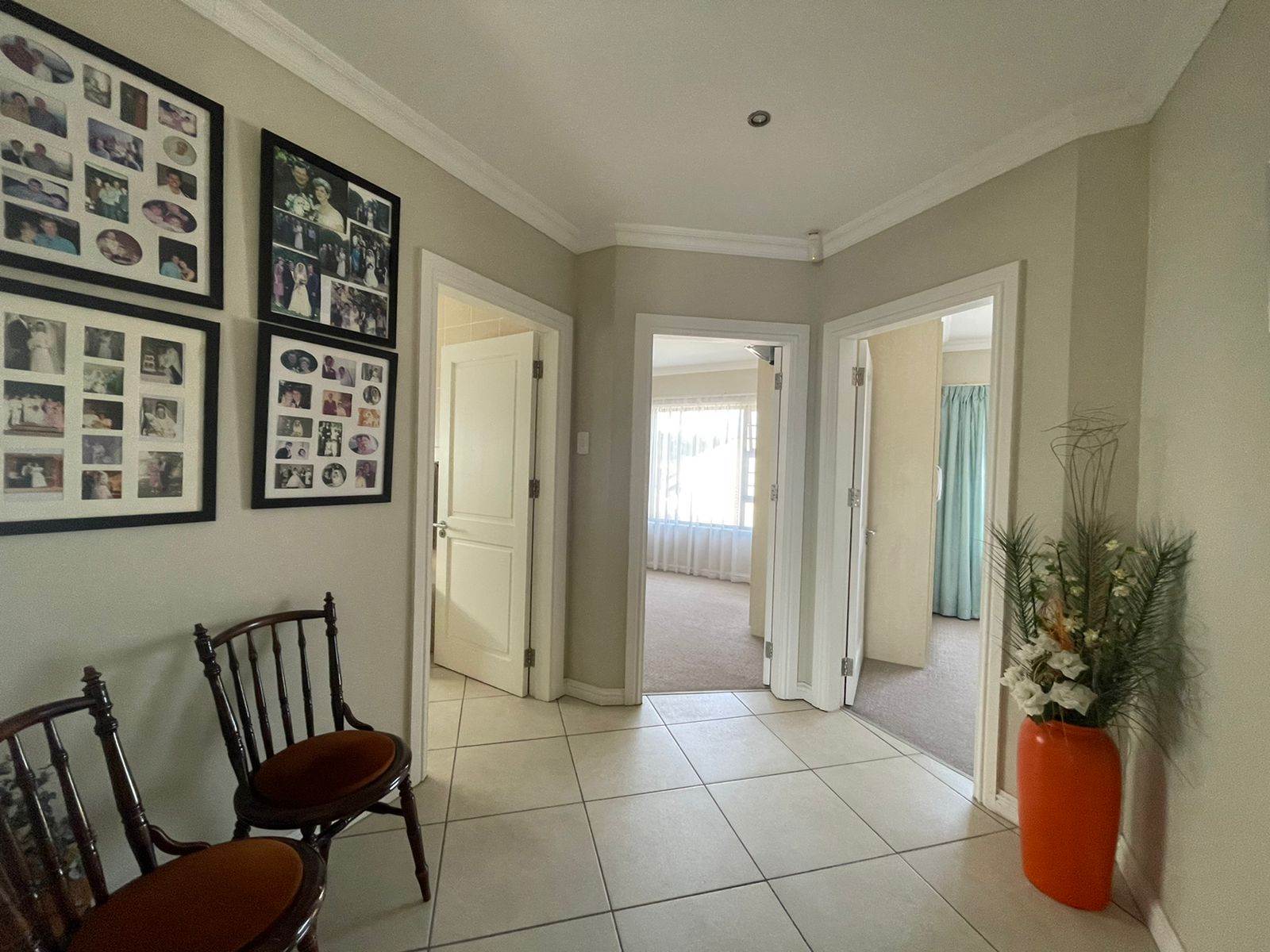 4 Bed Townhouse in Beacon Bay photo number 3