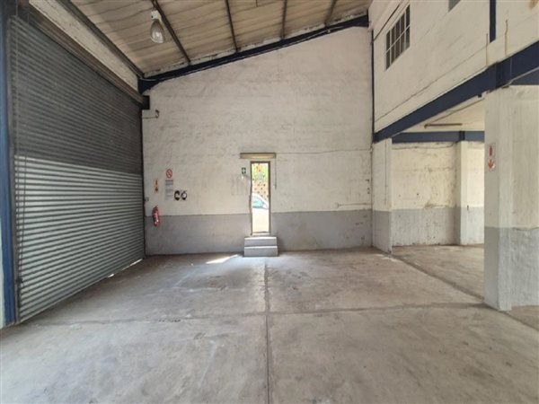 422  m² Industrial space