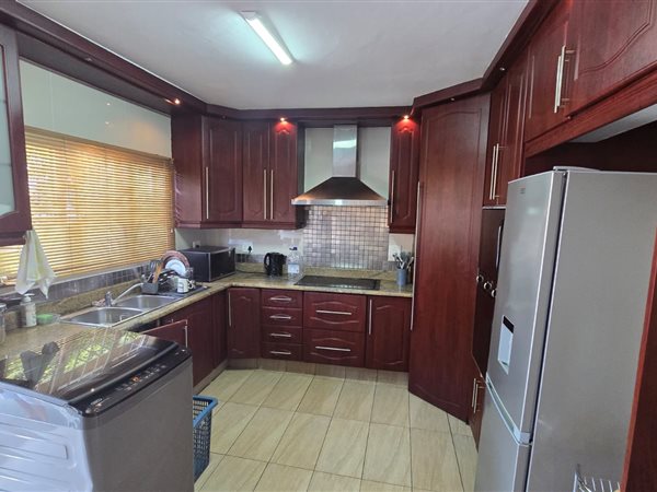 4 Bedroom House 4 Bedroom House