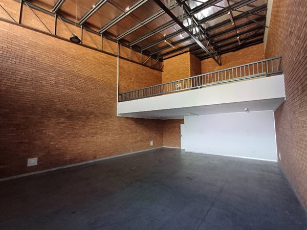 304  m² Industrial space