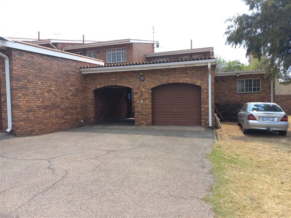 3 Bedroom Townhouse 3 Bedroom Townhouse