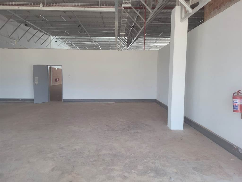 1325  m² Industrial space in Serengeti photo number 3