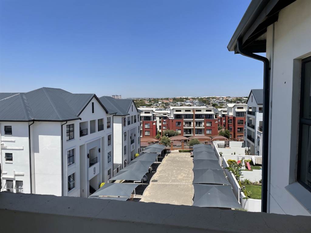 3 Bed Townhouse in Greenstone Hill photo number 17