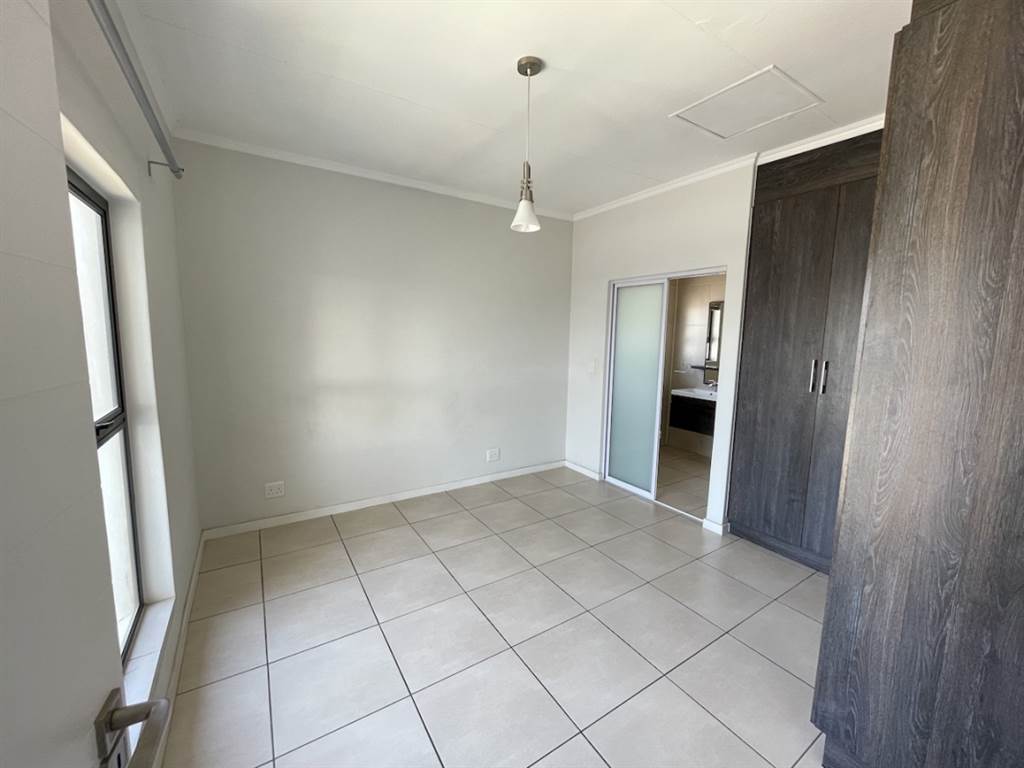 3 Bed Townhouse in Greenstone Hill photo number 18