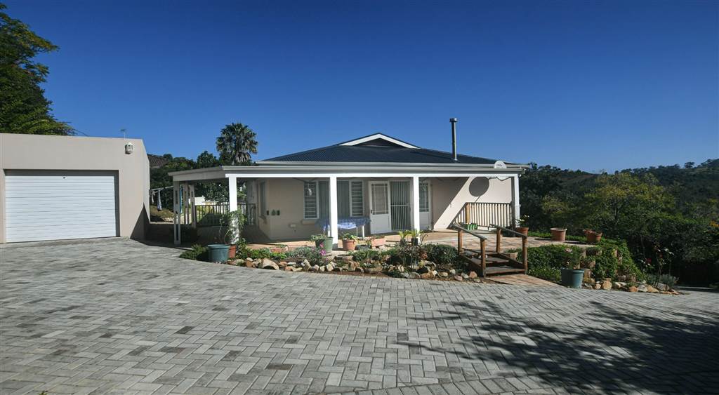 4 Bed House in Knysna Heights photo number 24
