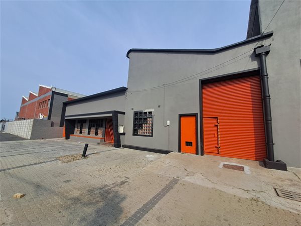 304  m² Industrial space