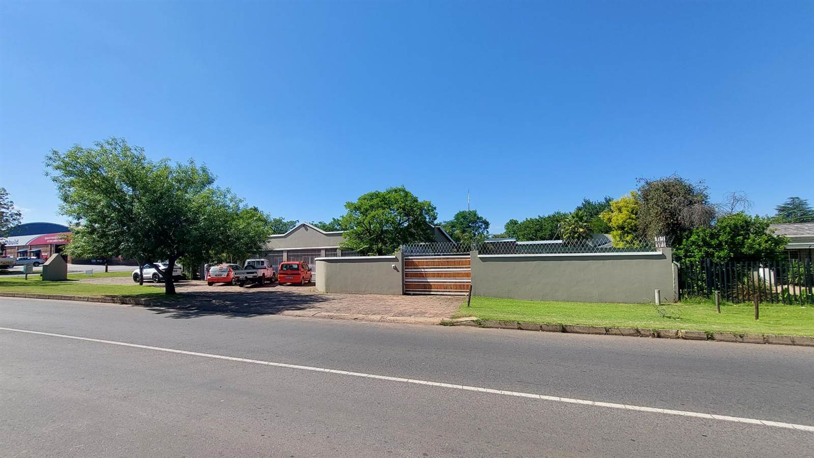 530  m² Commercial space in Middelburg Central photo number 1
