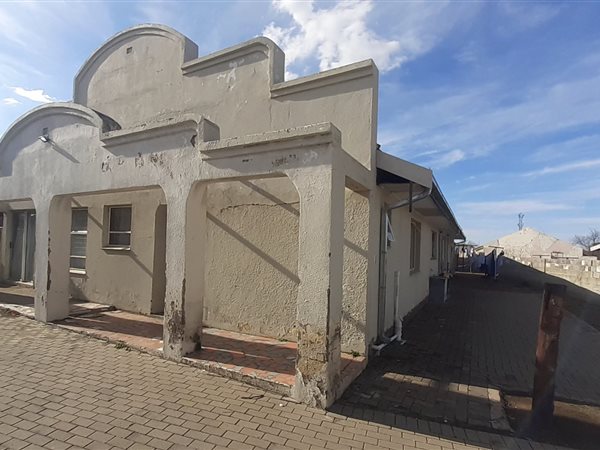 5 Bedroom House 5 Bedroom House