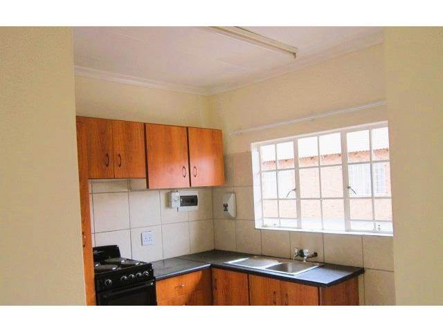 2 Bed Apartment in Rustenburg Central photo number 1