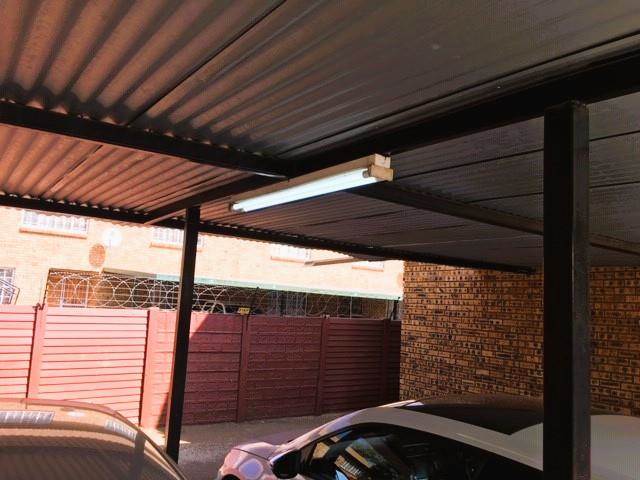 2 Bed Apartment in Rustenburg Central photo number 3