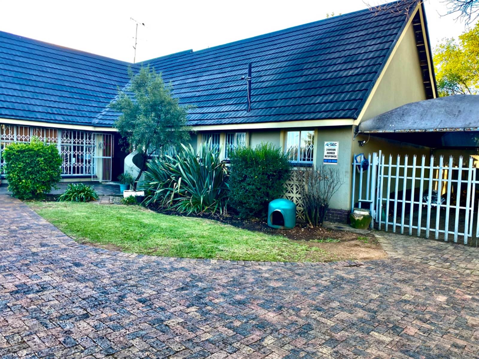 4 Bed House in Vanderbijlpark Central photo number 26