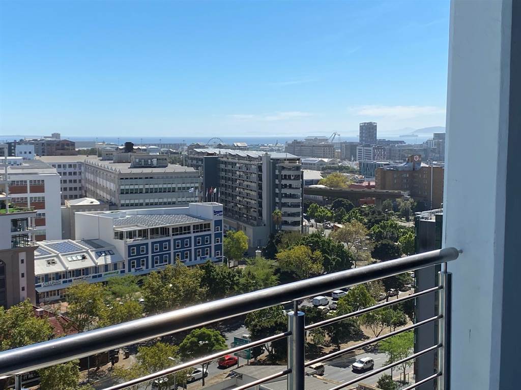 1 Bed Apartment in Cape Town City Centre photo number 11