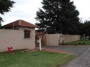 2 Bed Townhouse in Roodepoort West