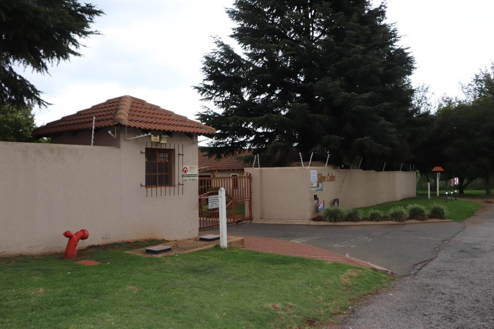 2 Bed Townhouse in Roodepoort West photo number 1