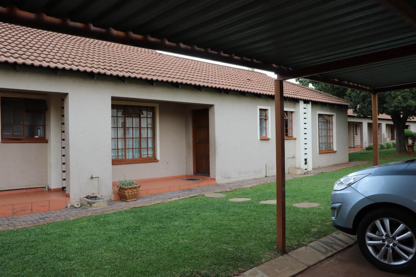 2 Bed Townhouse in Roodepoort West photo number 6