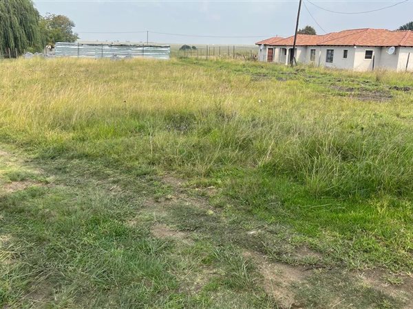 1 983 m² Land