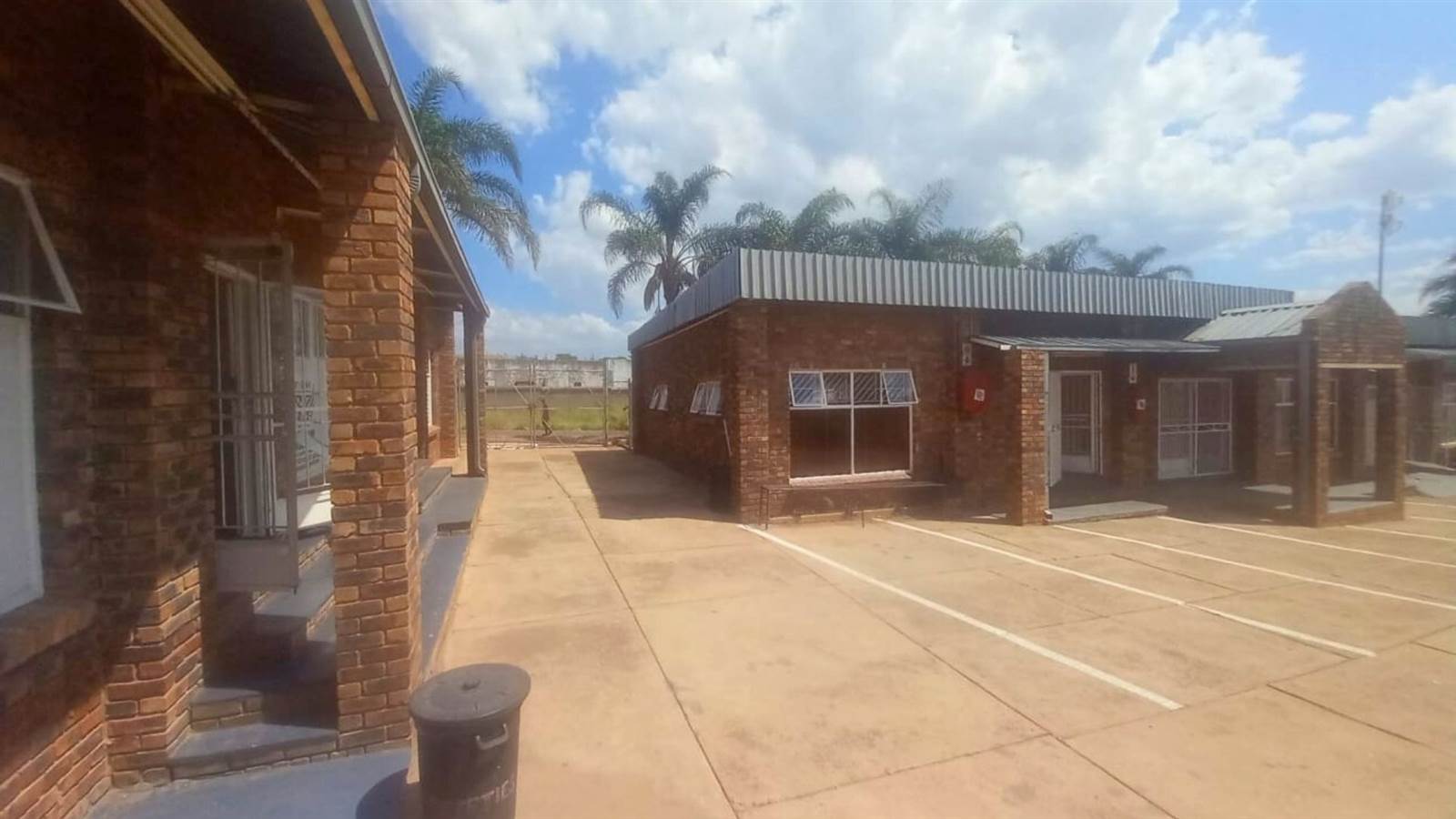 64  m² Commercial space in Soshanguve photo number 5