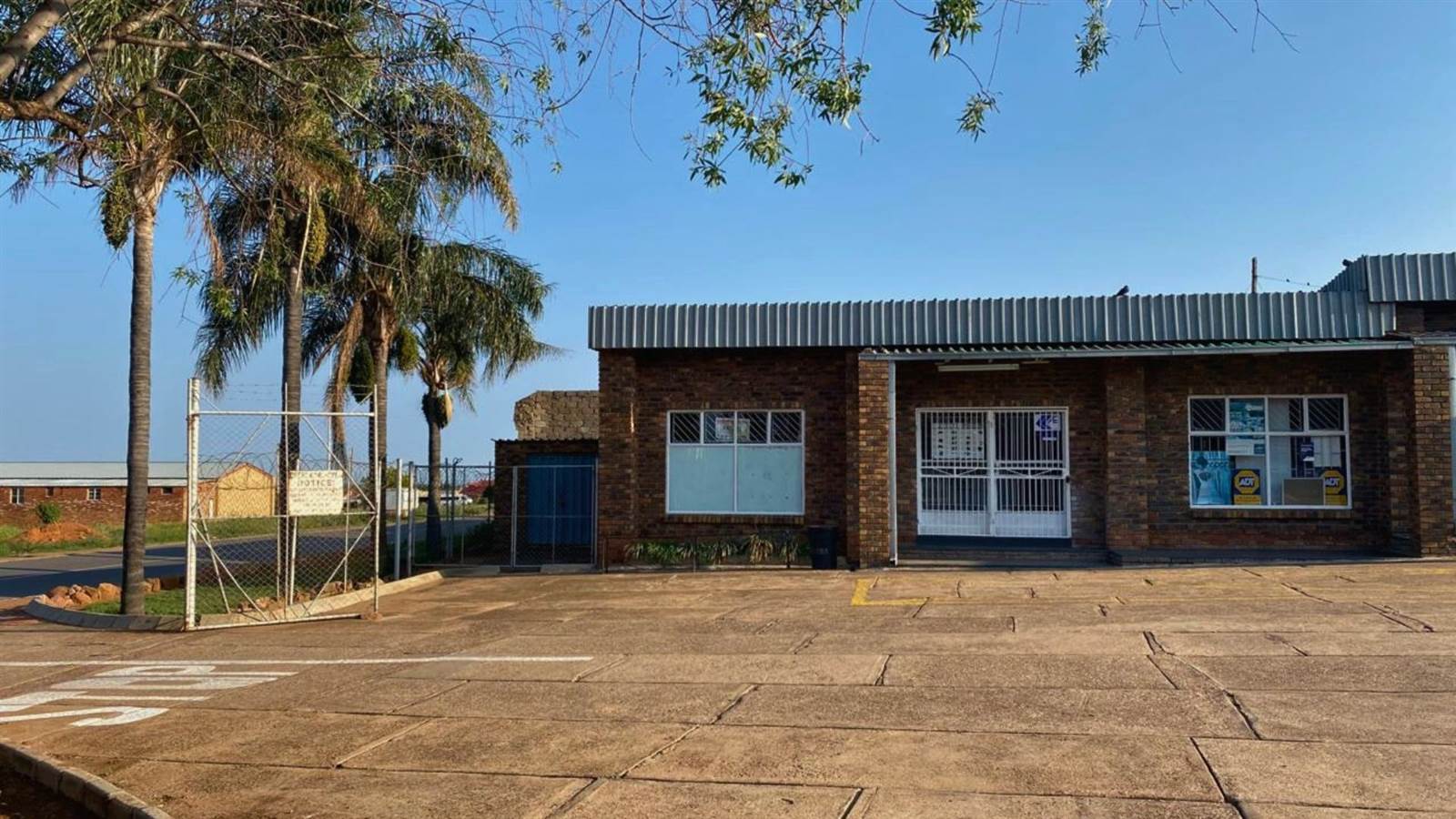 64  m² Commercial space in Soshanguve photo number 7