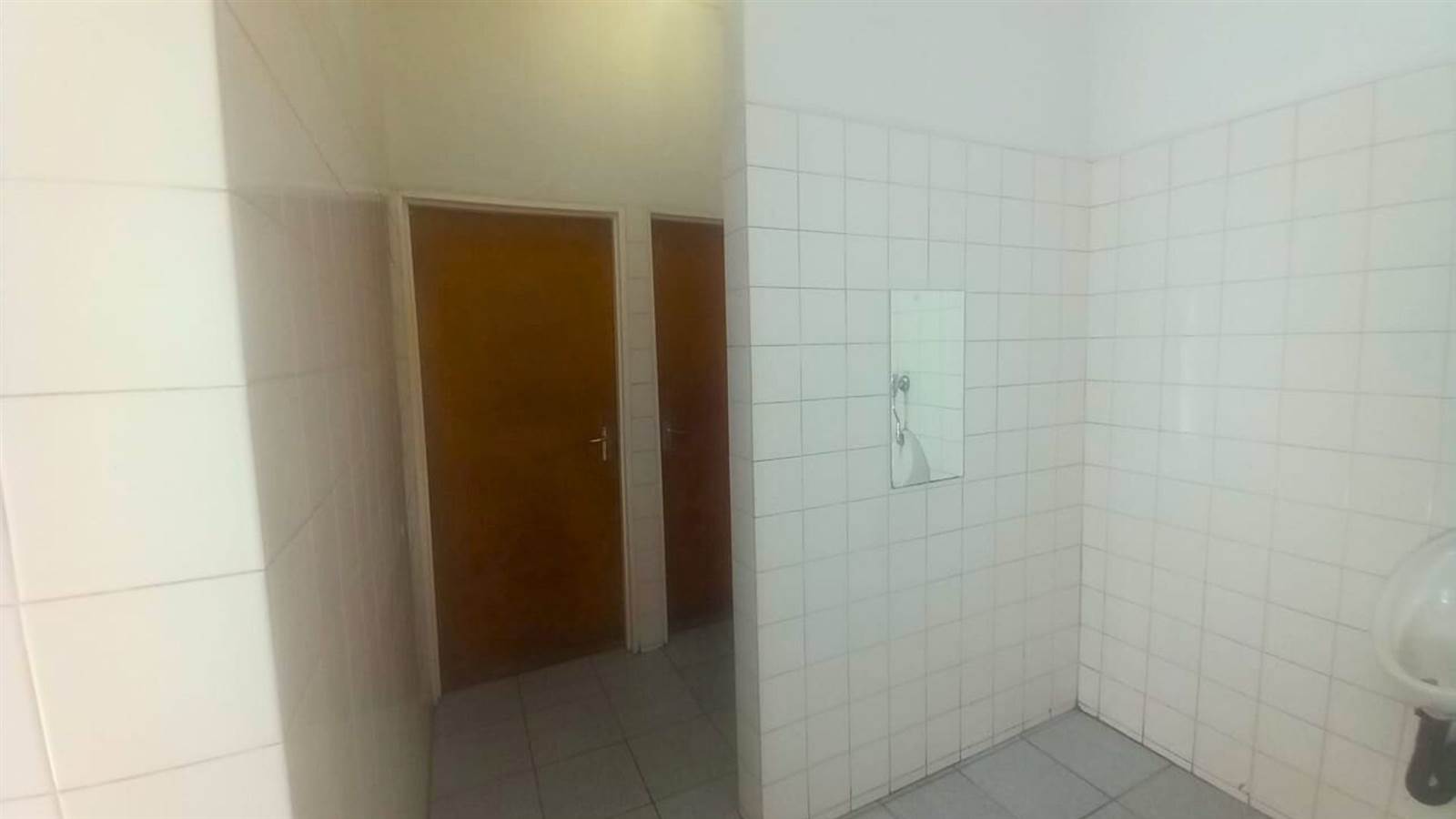 64  m² Commercial space in Soshanguve photo number 12