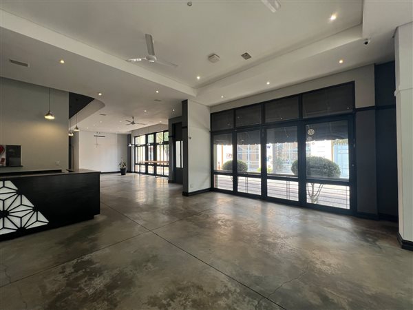 207  m² Commercial space