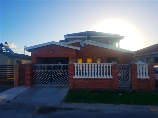 4 Bedroom House 4 Bedroom House
