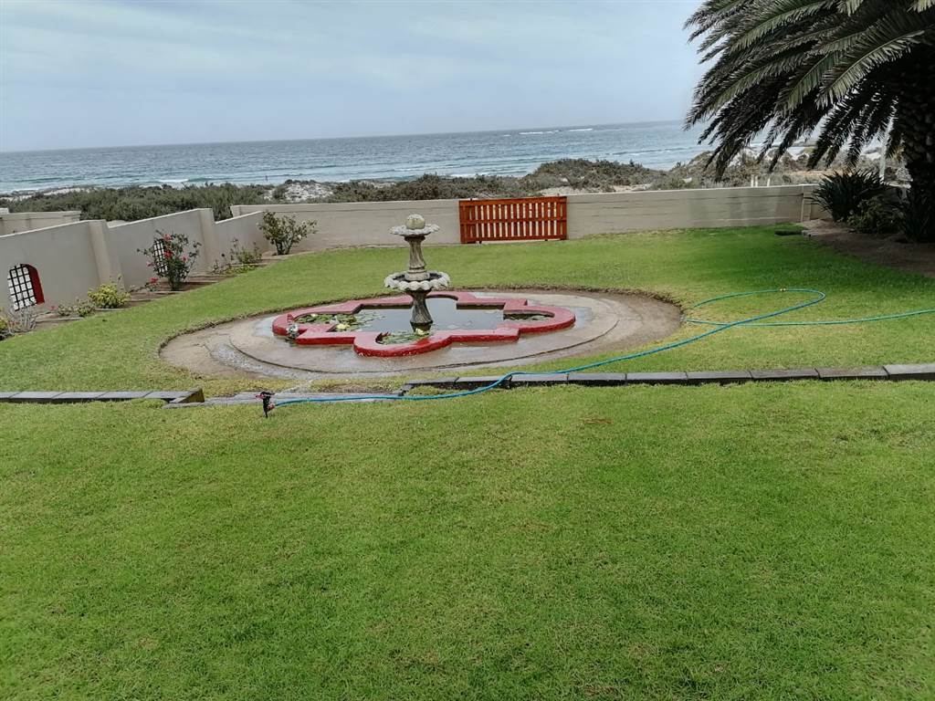 4 Bed House in Port Nolloth photo number 3