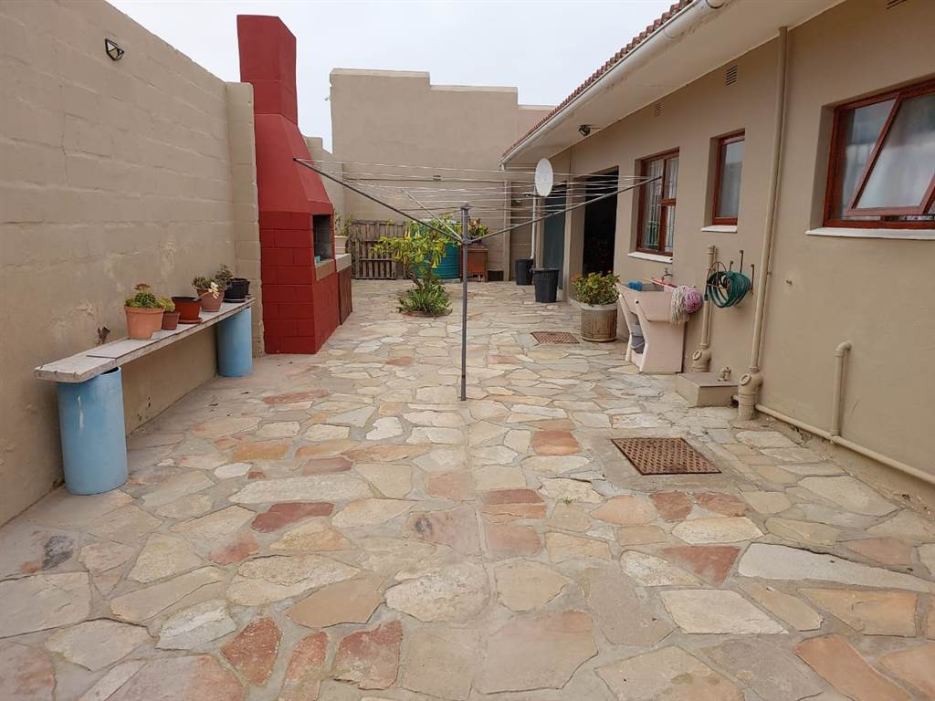 4 Bed House in Port Nolloth photo number 17