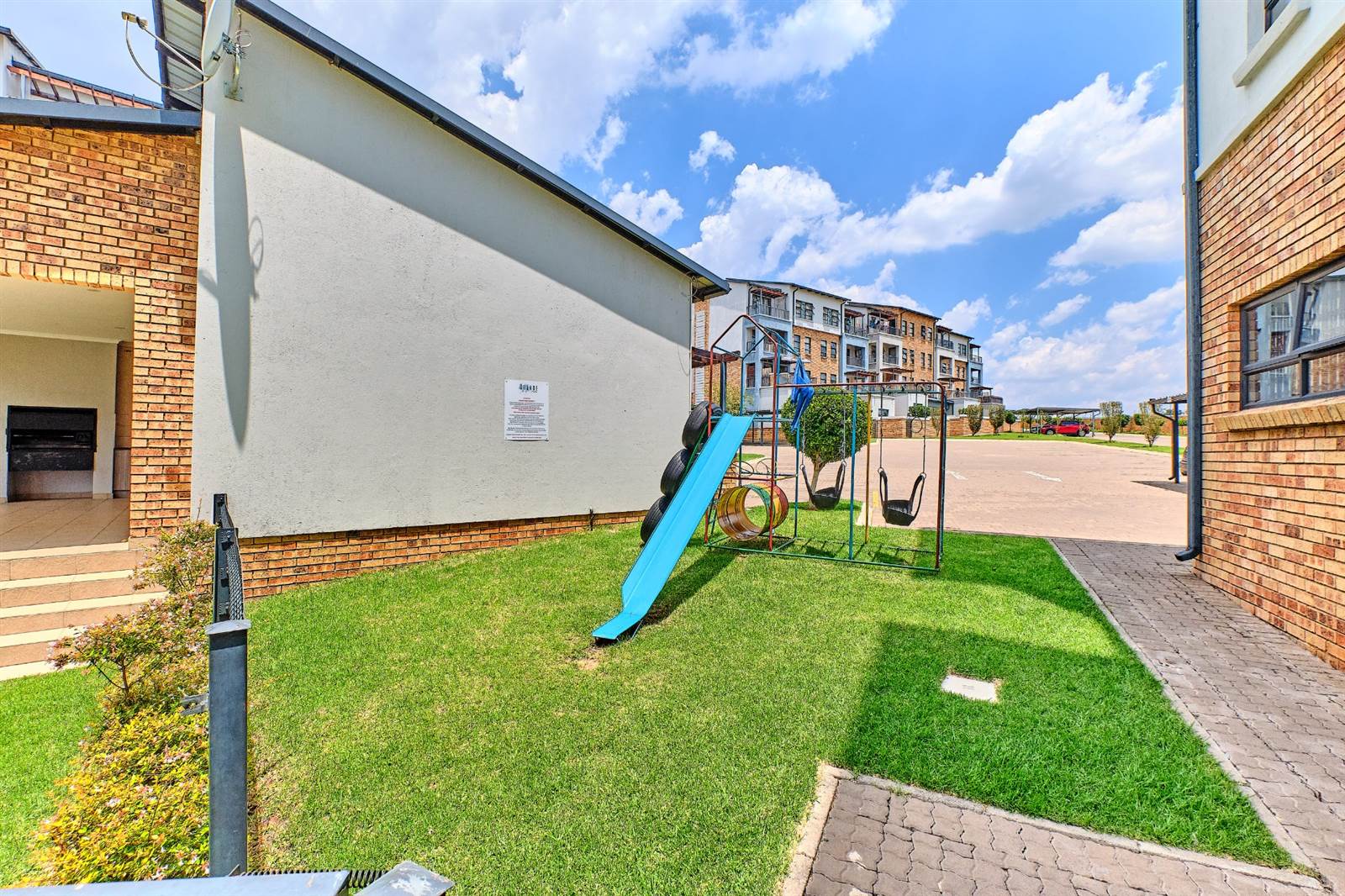 2 Bed Apartment in Kyalami photo number 13