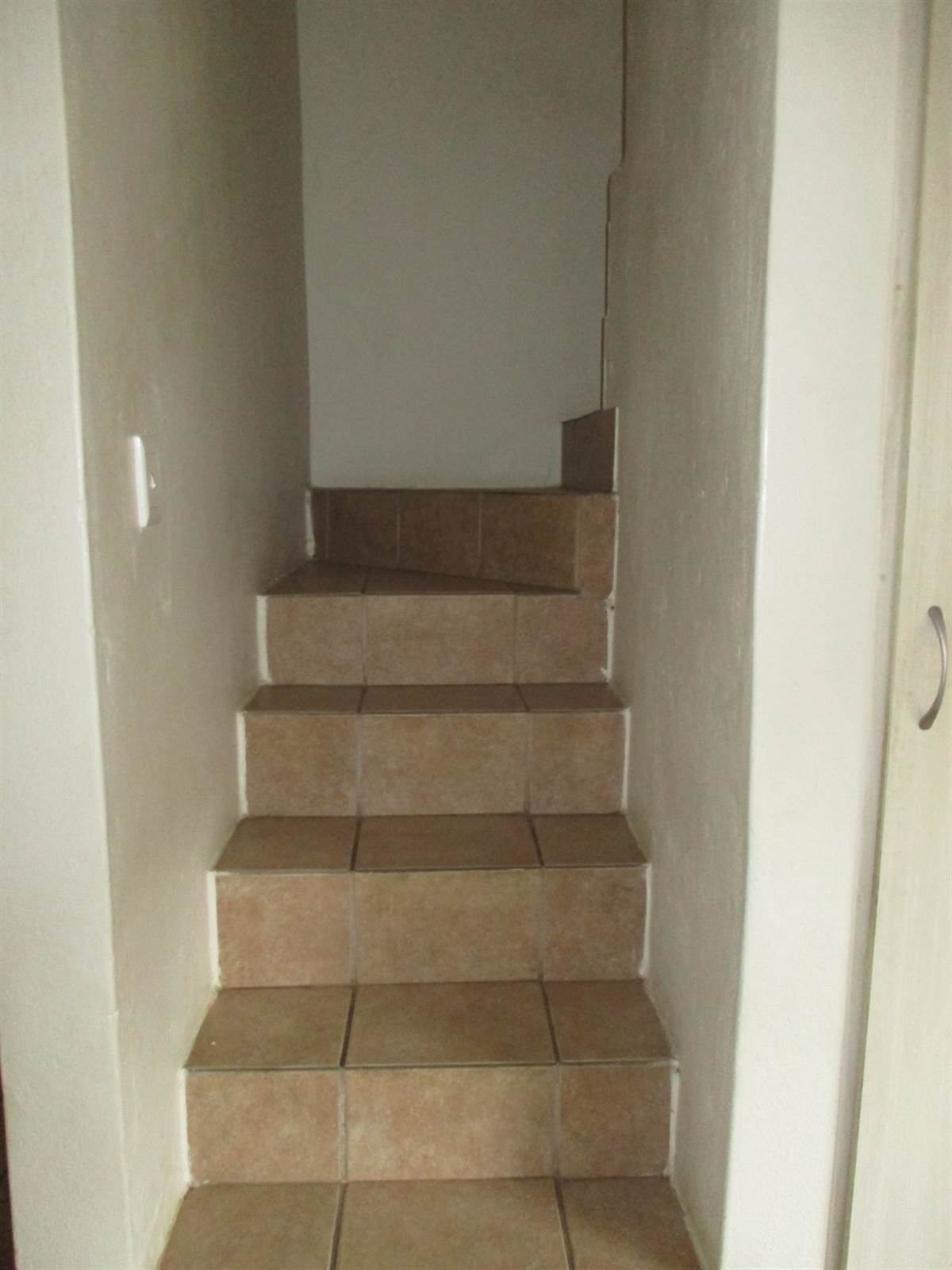 2 Bed Flat in Lydenburg photo number 6