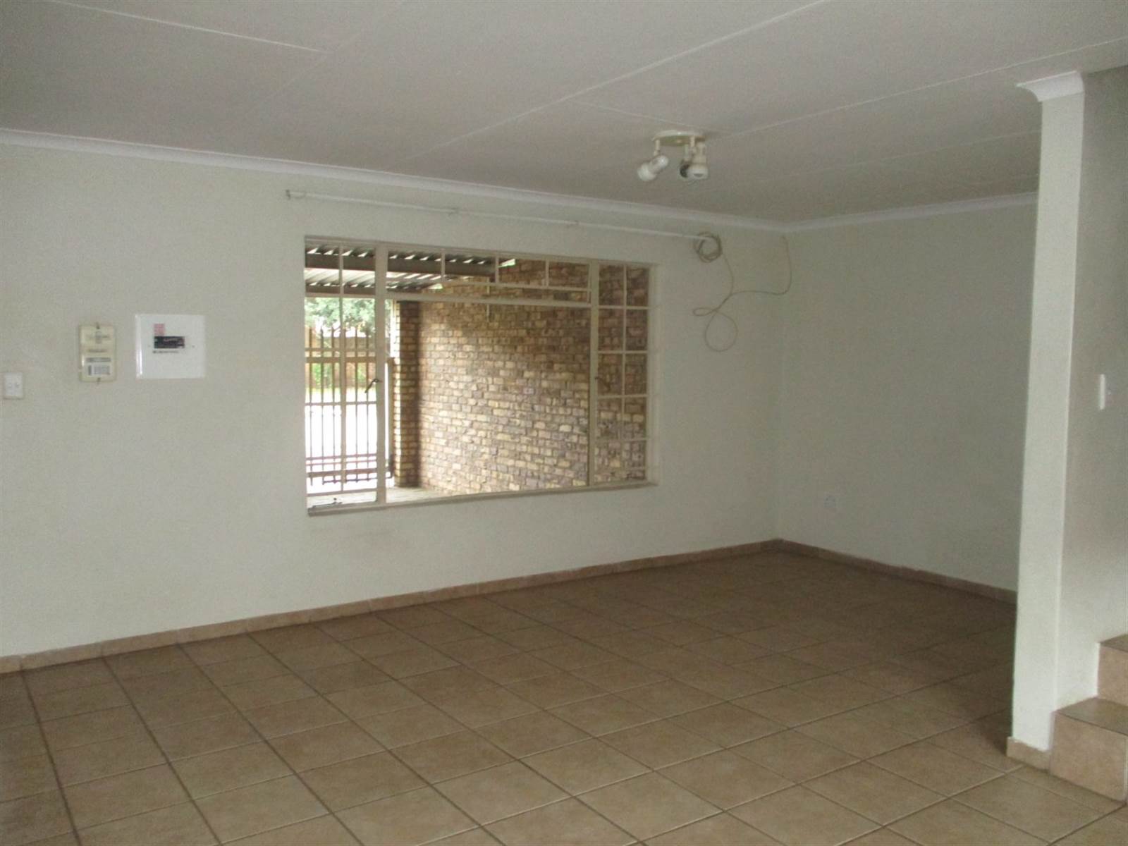 2 Bed Flat in Lydenburg photo number 3