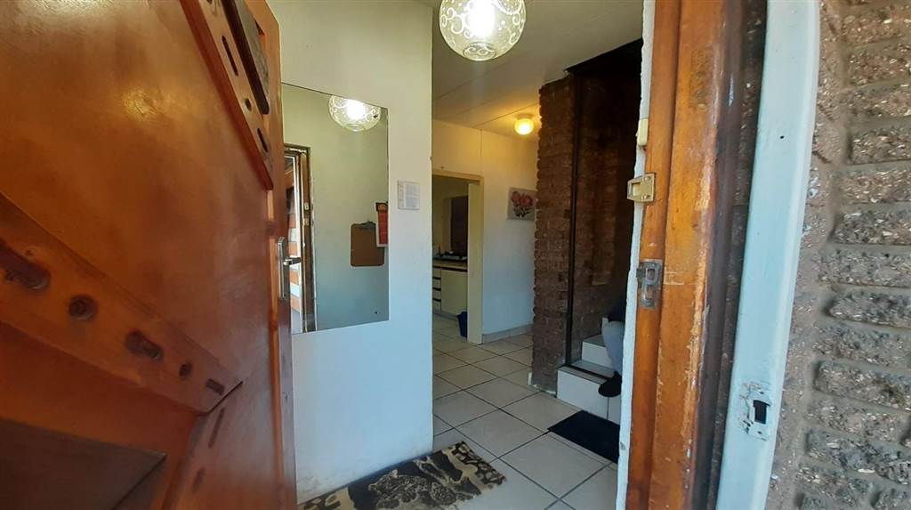 3 Bed Townhouse in Vereeniging photo number 24