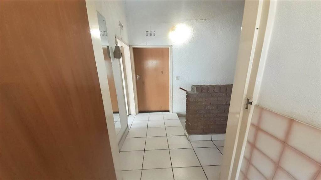 3 Bed Townhouse in Vereeniging photo number 22