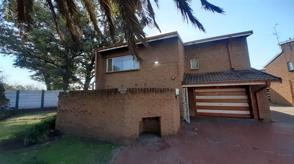 3 Bed Townhouse in Vereeniging photo number 2